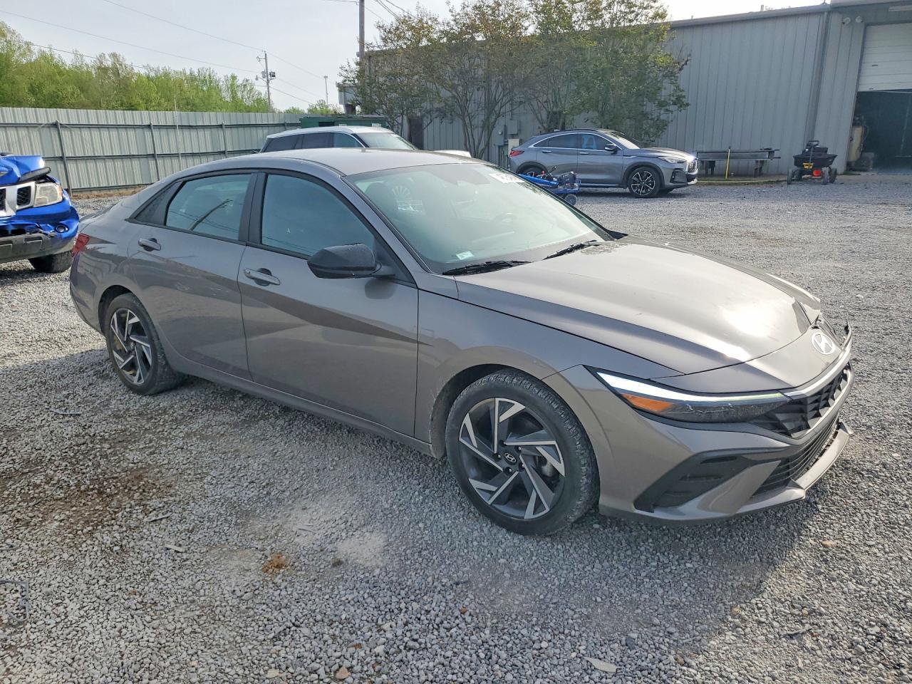2025 Hyundai Elantra Sel Sport - Image 4