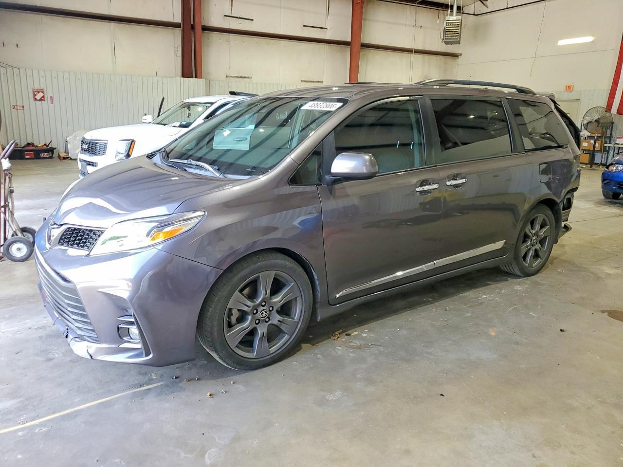 2020 Toyota Sienna Se 8-Passenger