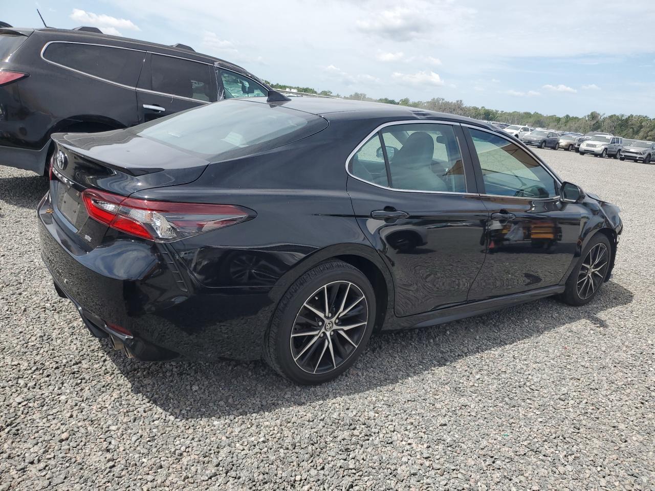 2021 Toyota Camry Se - Image 3