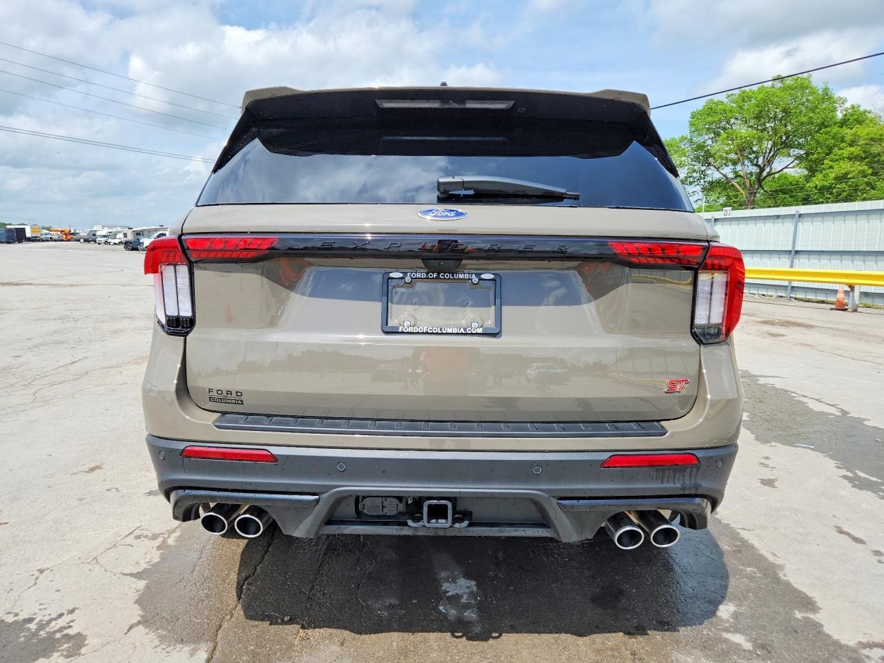 2026 Ford Explorer St - Image 6