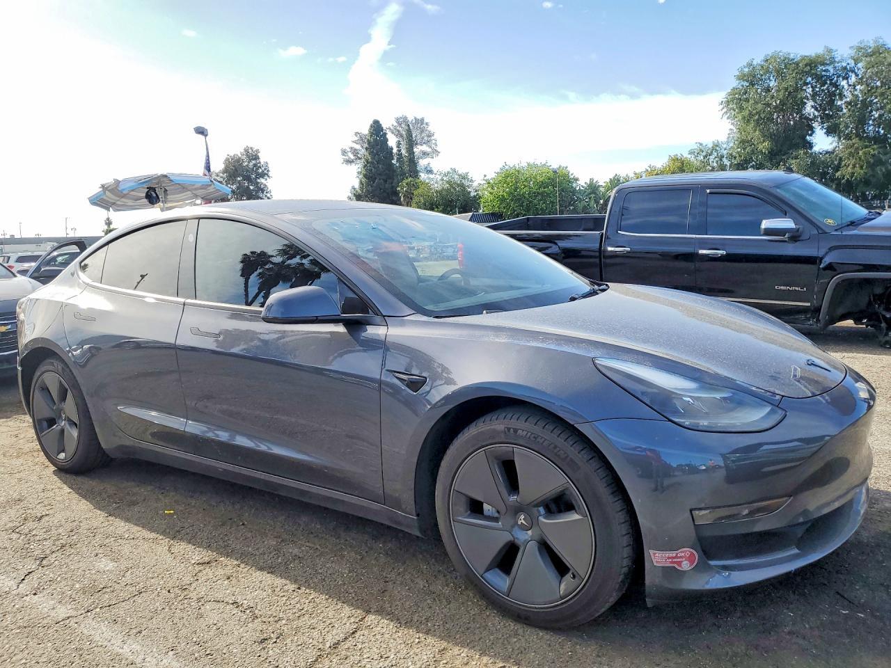 2023 Tesla Model 3 - Фото 4