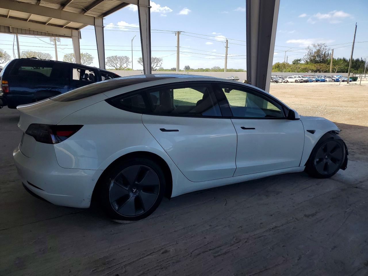 2021 Tesla Model 3 - Фото 3