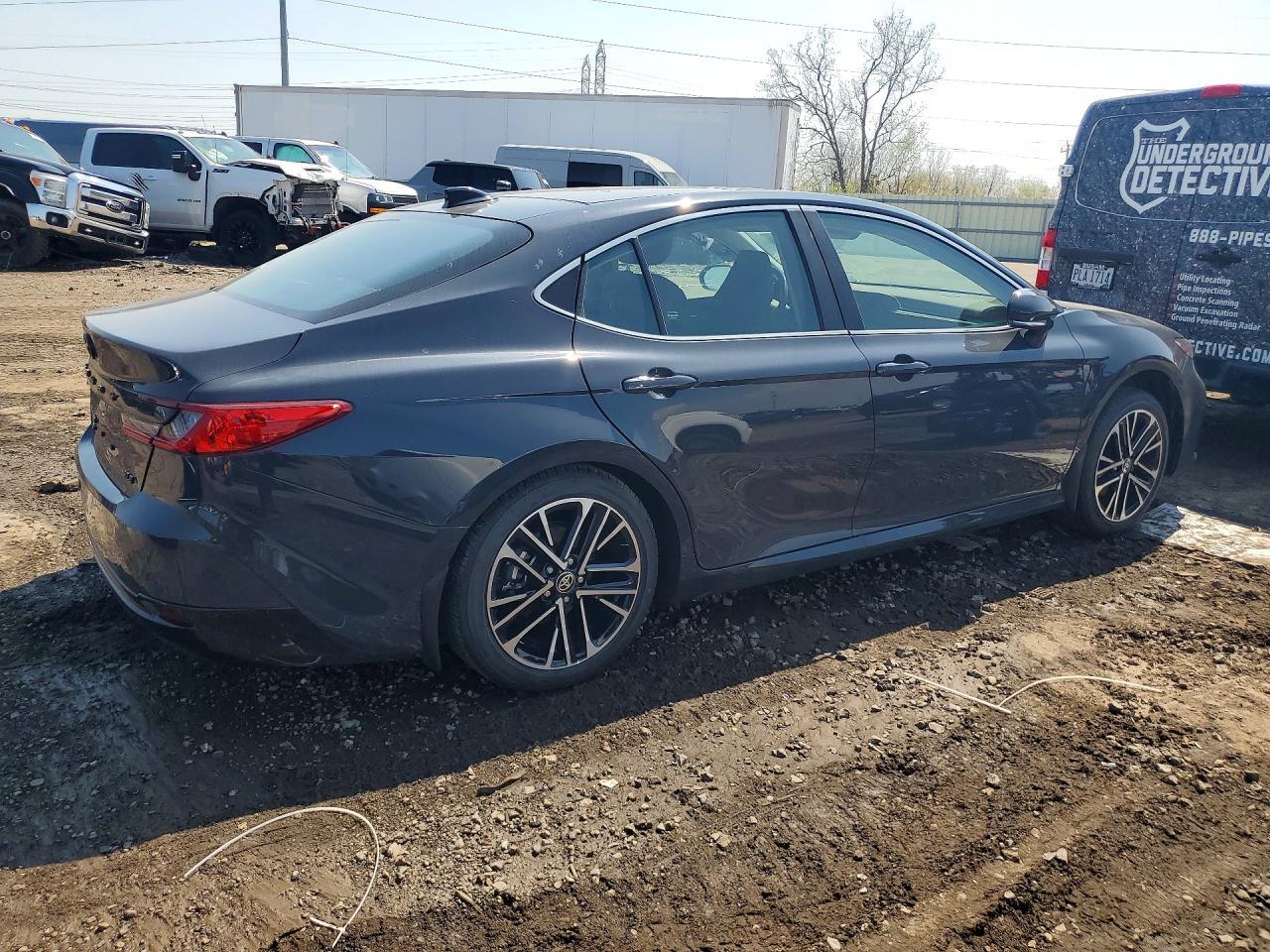 2025 Toyota Camry Xle - Image 3