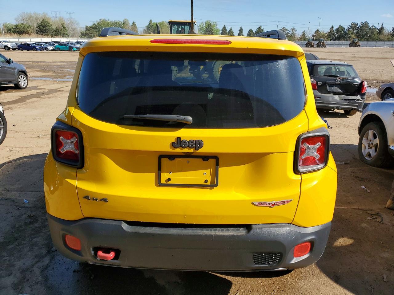 2016 Jeep Renegade Trailhawk - Image 6