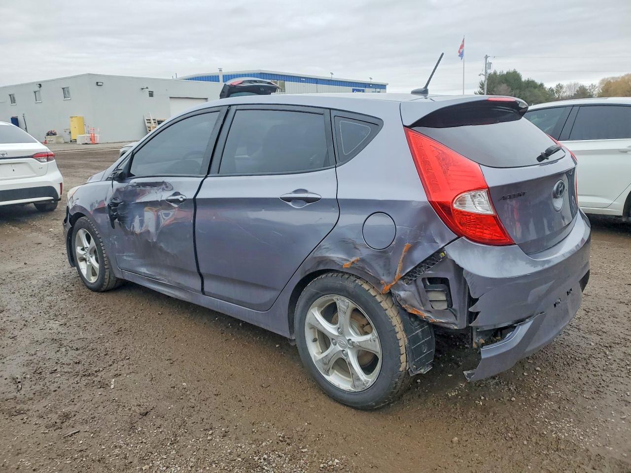 2017 Hyundai Accent Se - Фото 2