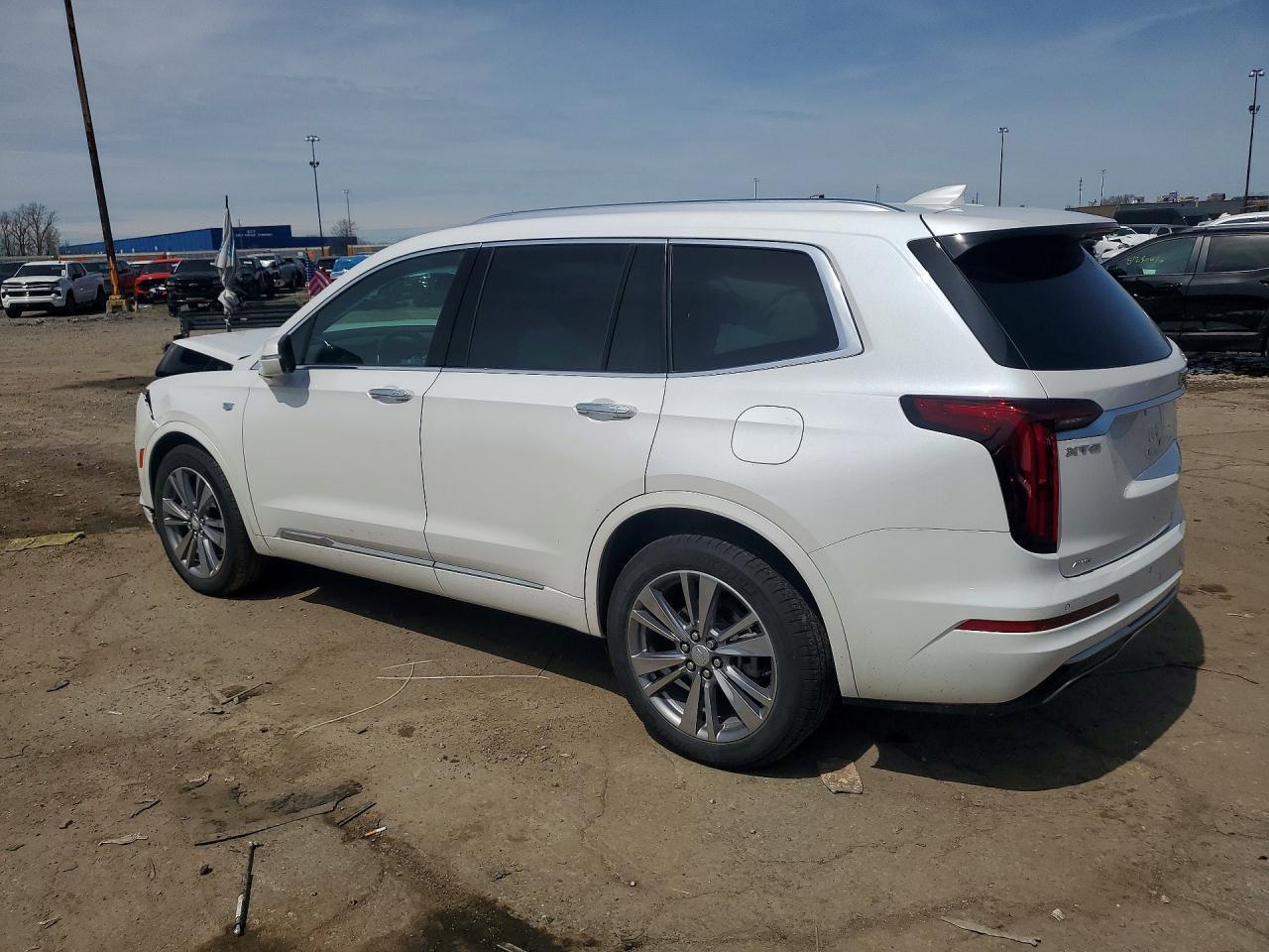 2024 Cadillac Xt6 Premium Luxury - Image 2