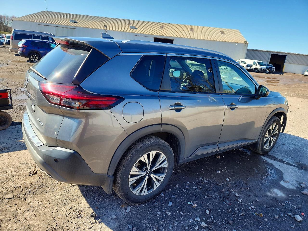 2022 Nissan Rogue Sv - Image 3