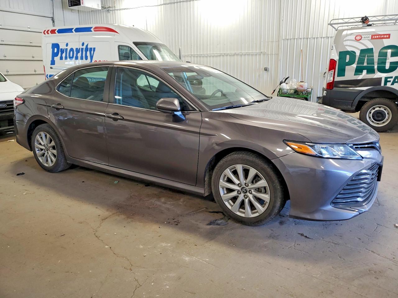 2018 Toyota Camry Le - Фото 4