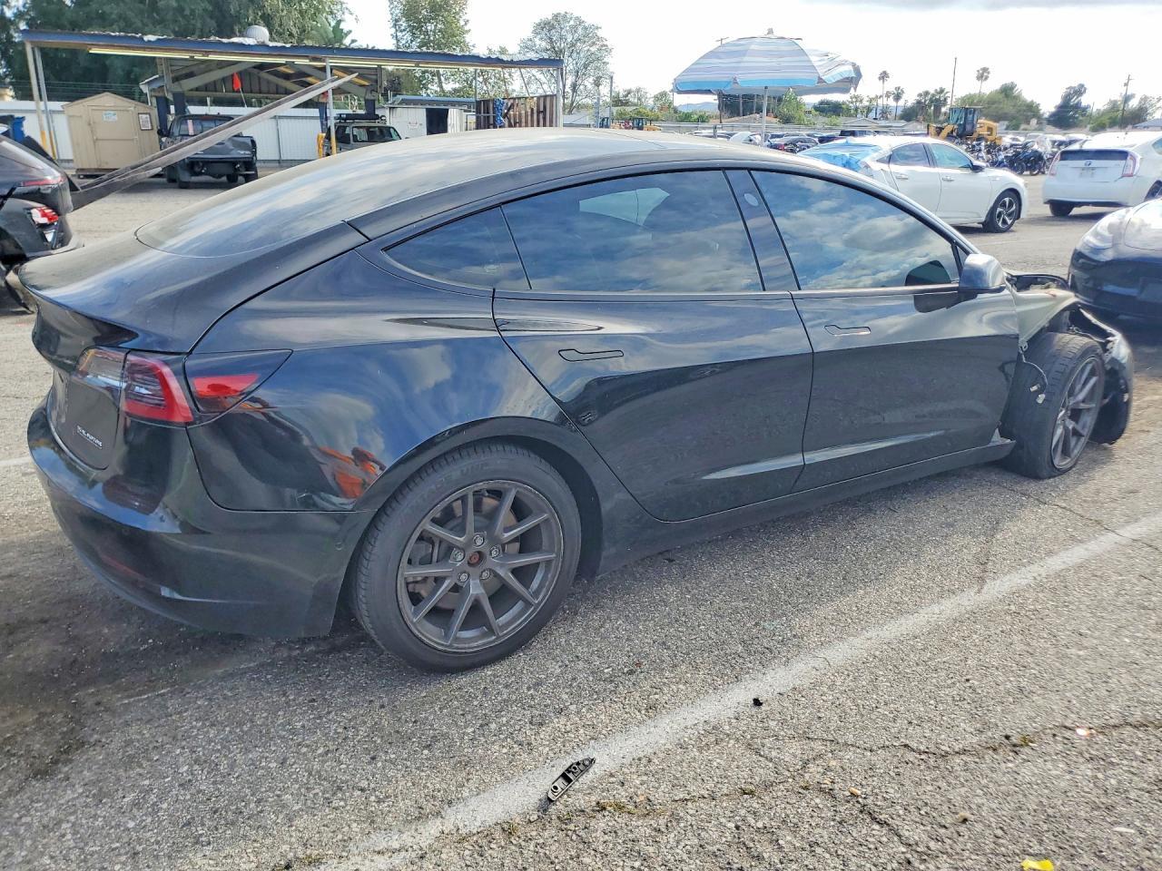 2022 Tesla Model 3 - Фото 3