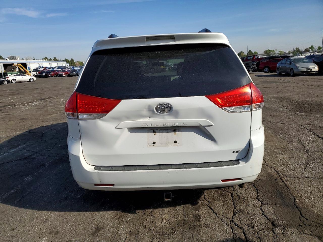 2014 Toyota Sienna Le - Фото 6