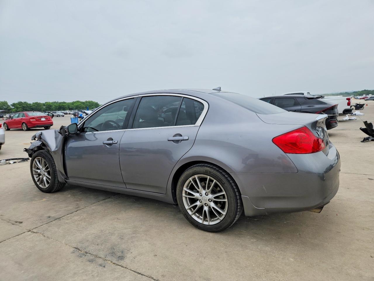2011 Infiniti G37 Base - Фото 2