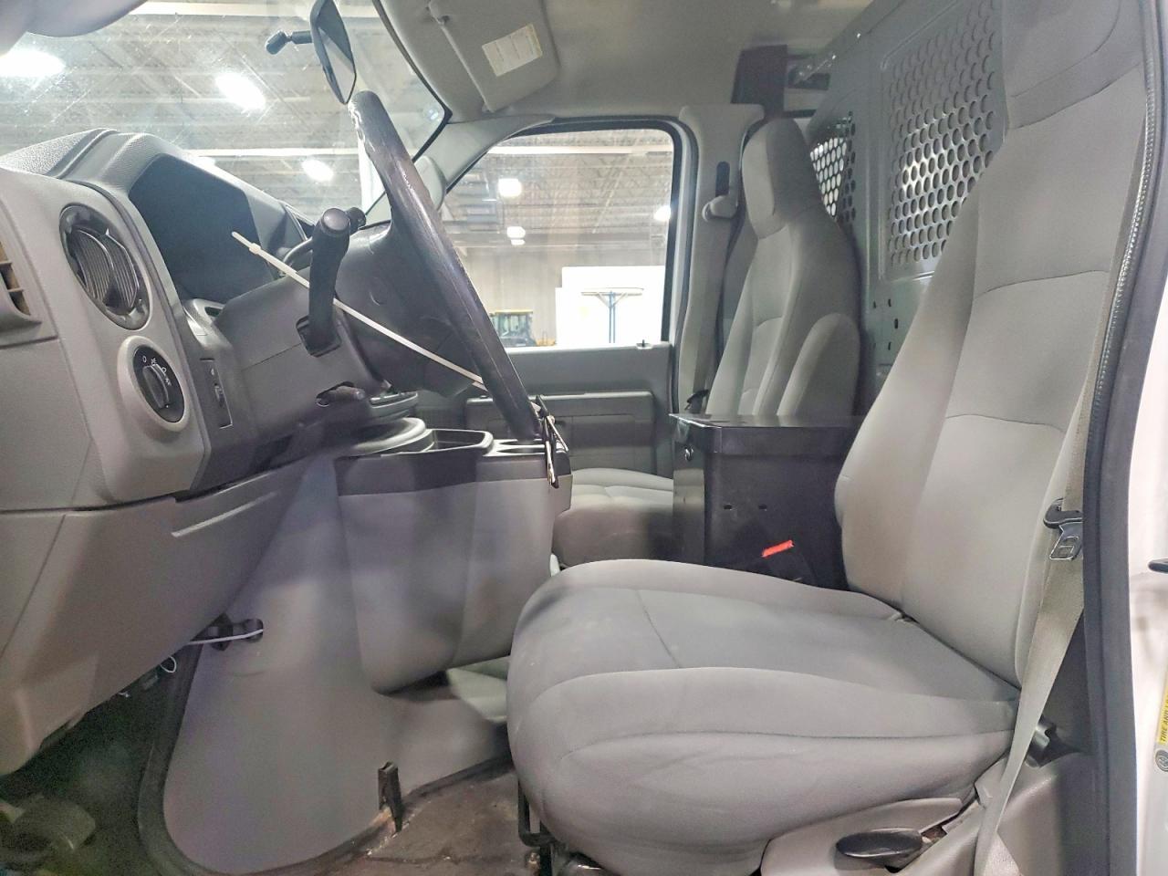 2013 Ford Econoline E250 Van - Фото 7