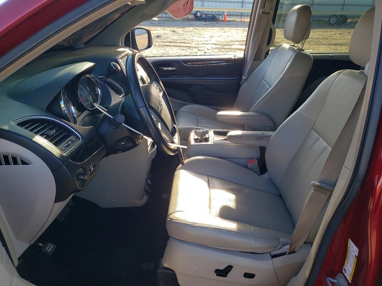 2014 Chrysler Town & Country Touring L - Фото 7