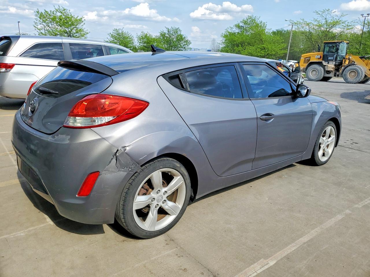 2014 Hyundai Veloster Base - Фото 3