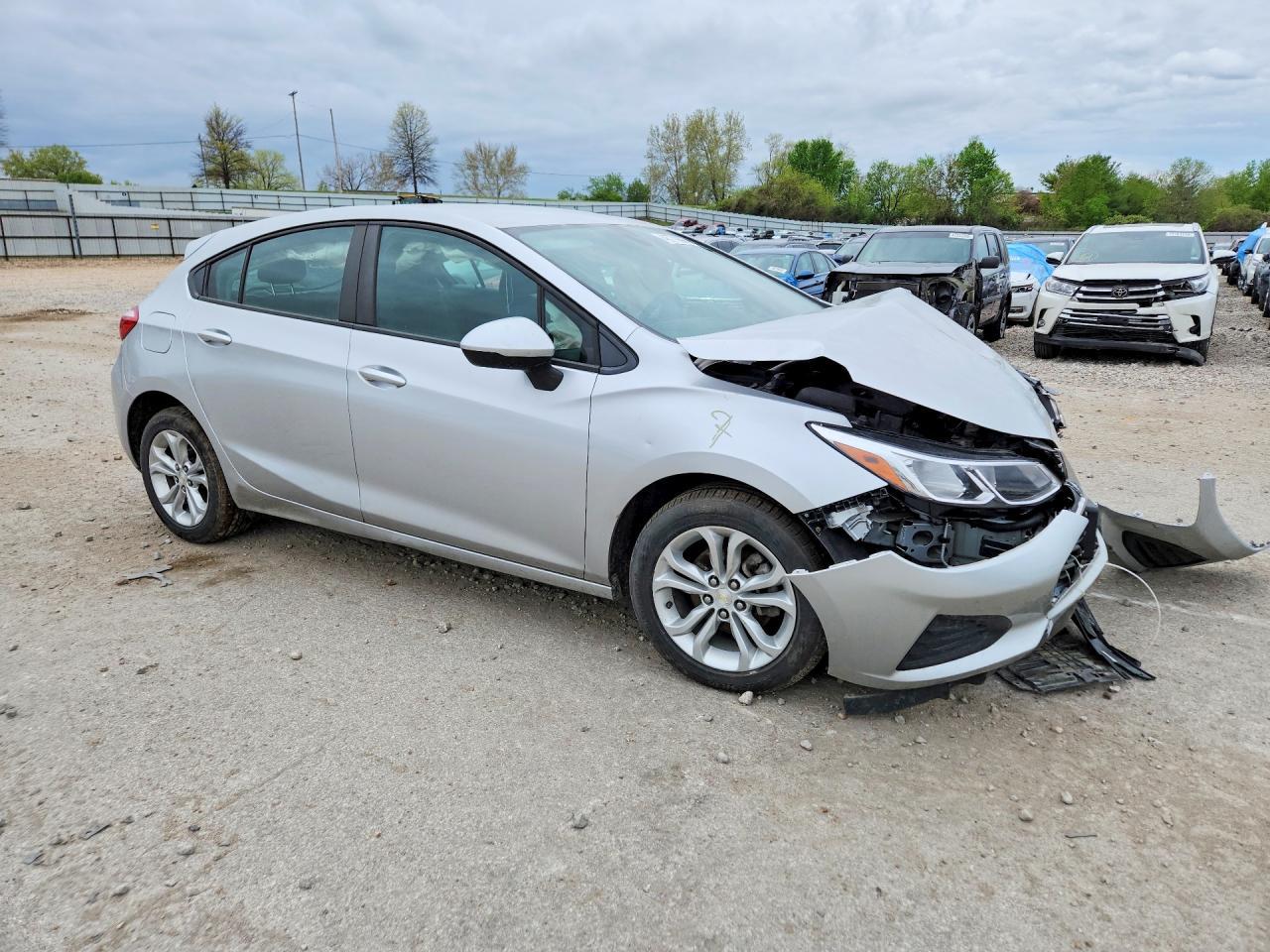 2019 Chevrolet Cruze Ls - Image 4