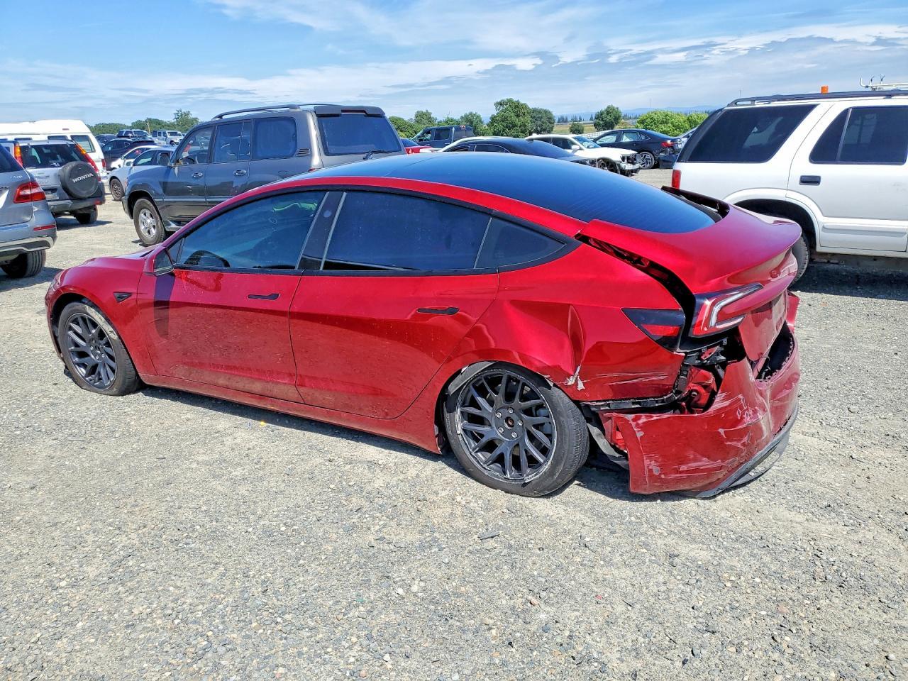 2024 Tesla Model 3 - Фото 2