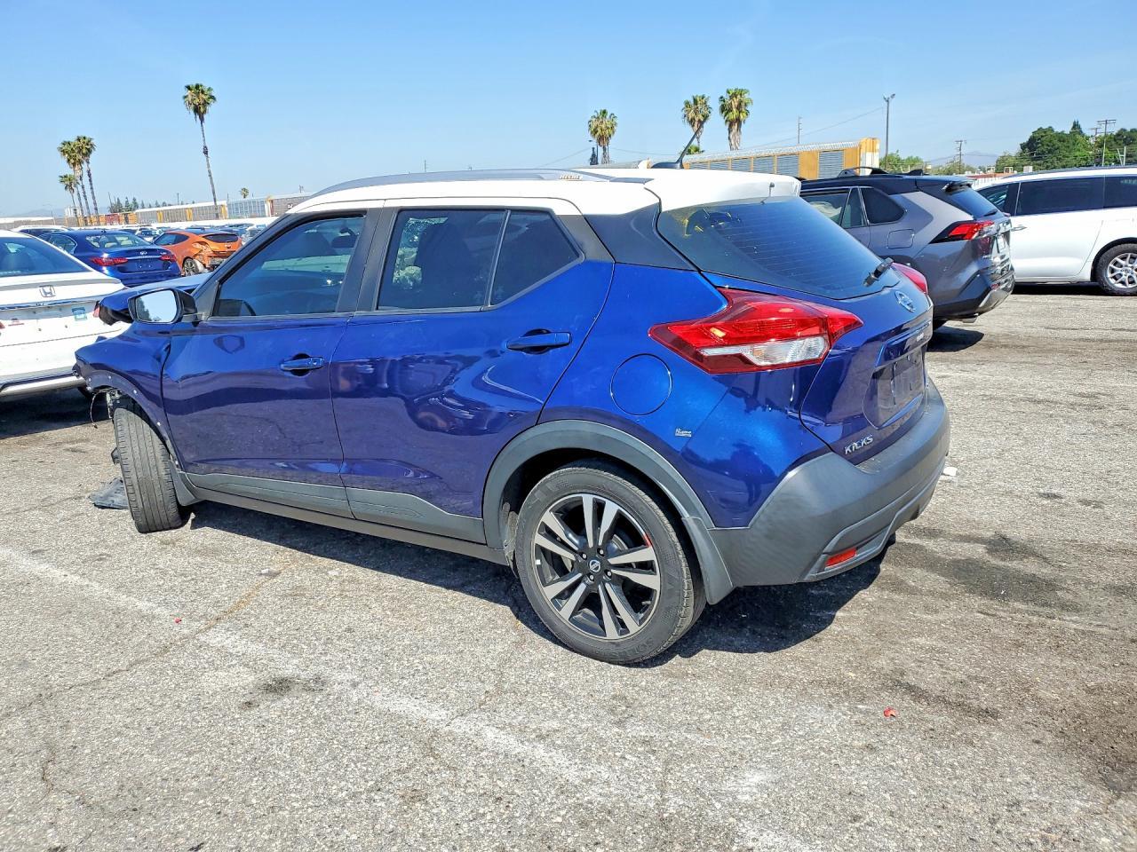 2018 Nissan Kicks Sv - Image 2