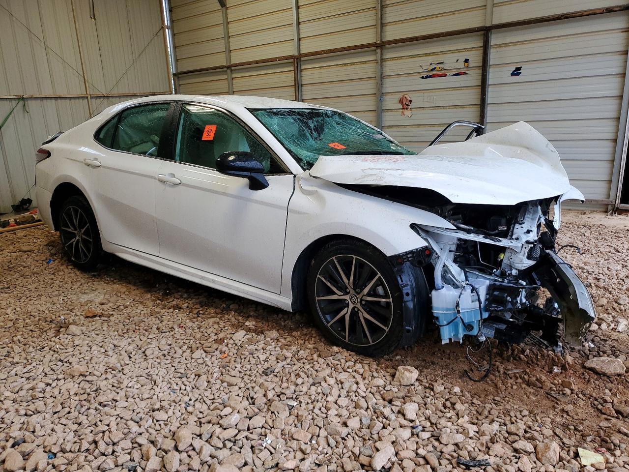 2022 Toyota Camry Se - Image 4