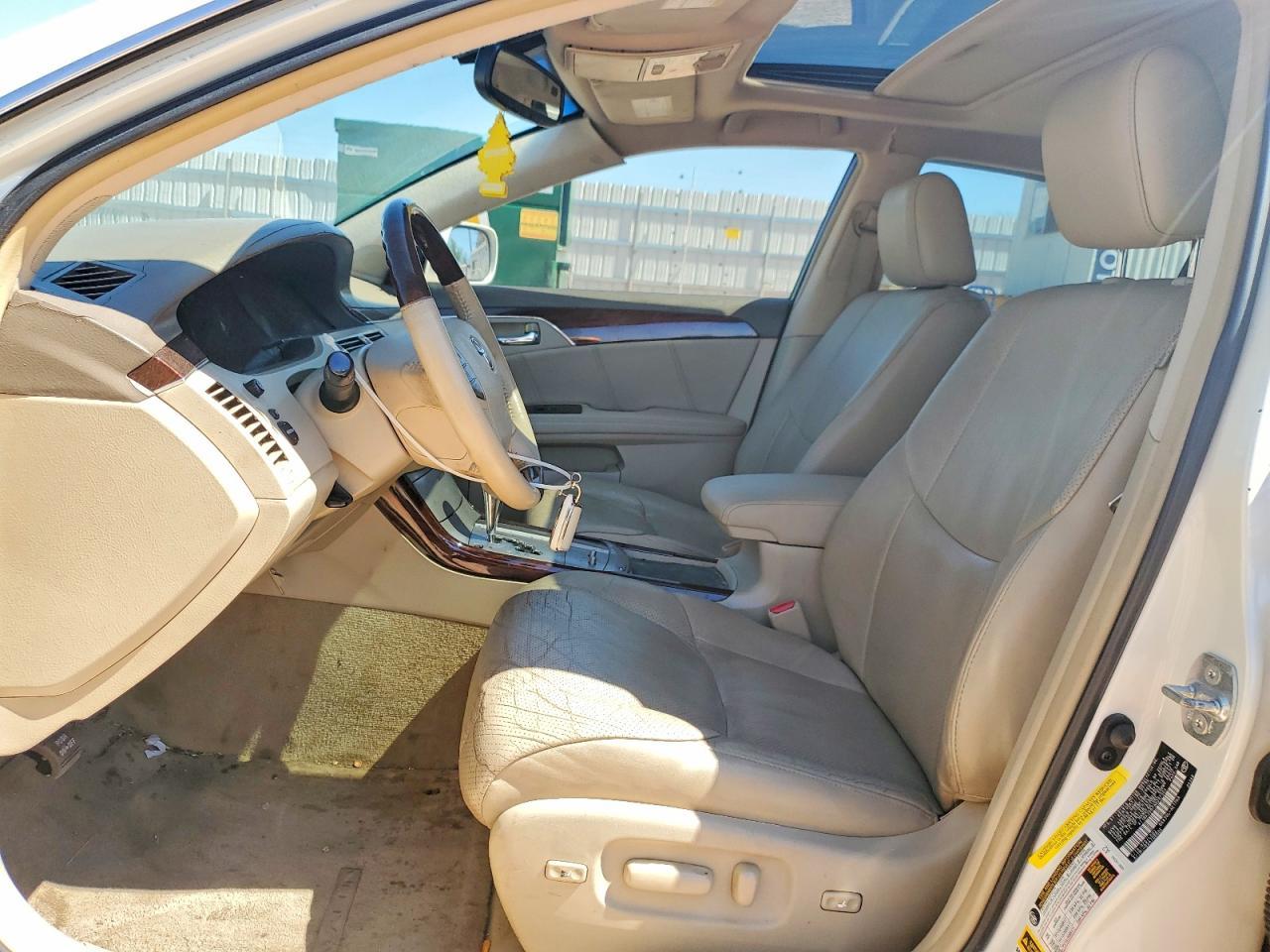 2010 Toyota Avalon Limited - Image 7