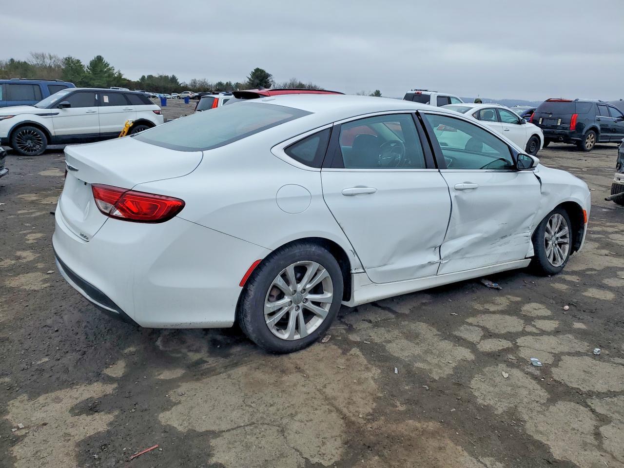 2015 Chrysler 200 Limited - Фото 3