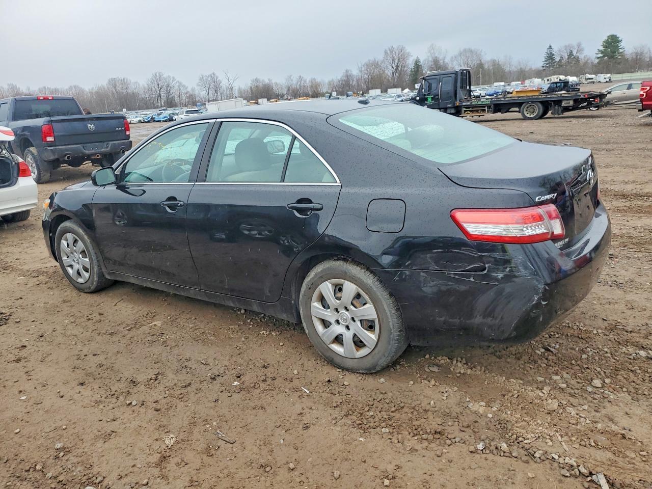 2011 Toyota Camry Le - Фото 2
