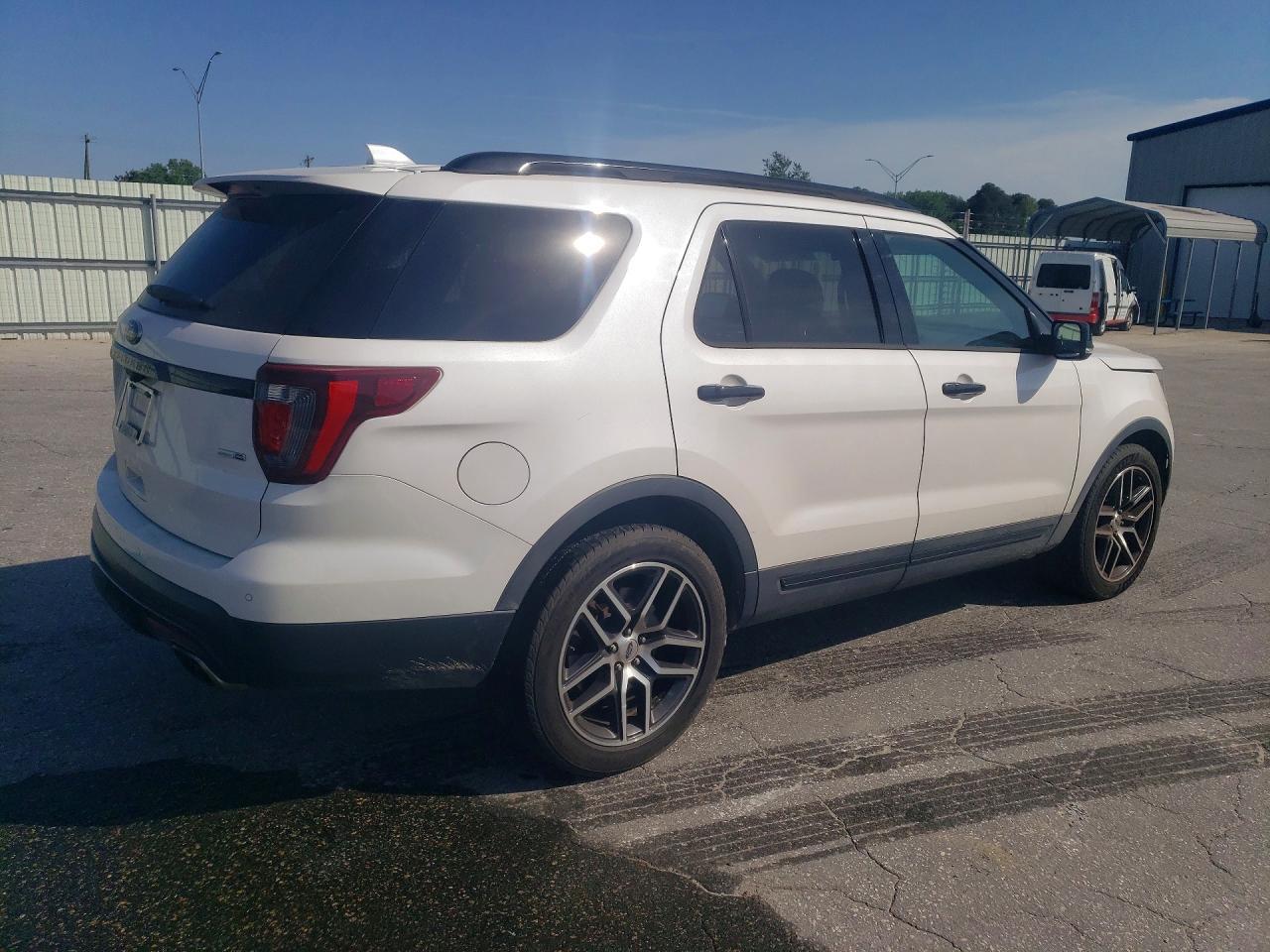 2016 Ford Explorer Sport - Фото 3