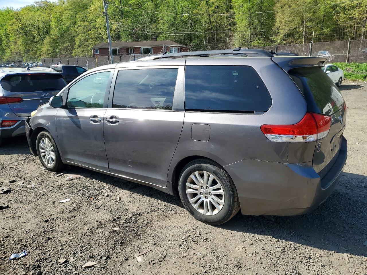 2012 Toyota Sienna Xle 8-Passenger - Image 2