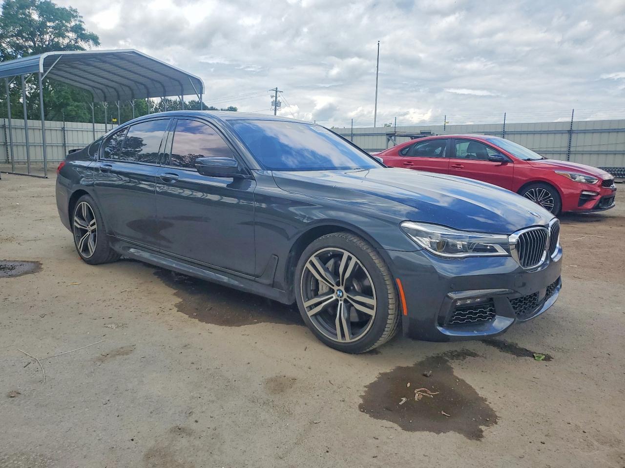 2018 BMW 750 Xi - Image 4