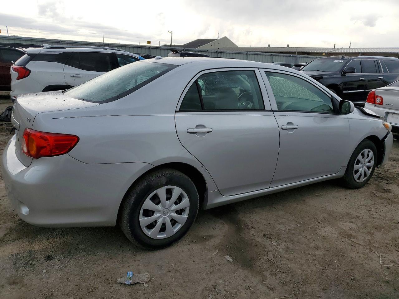 2010 Toyota Corolla Le - Фото 3