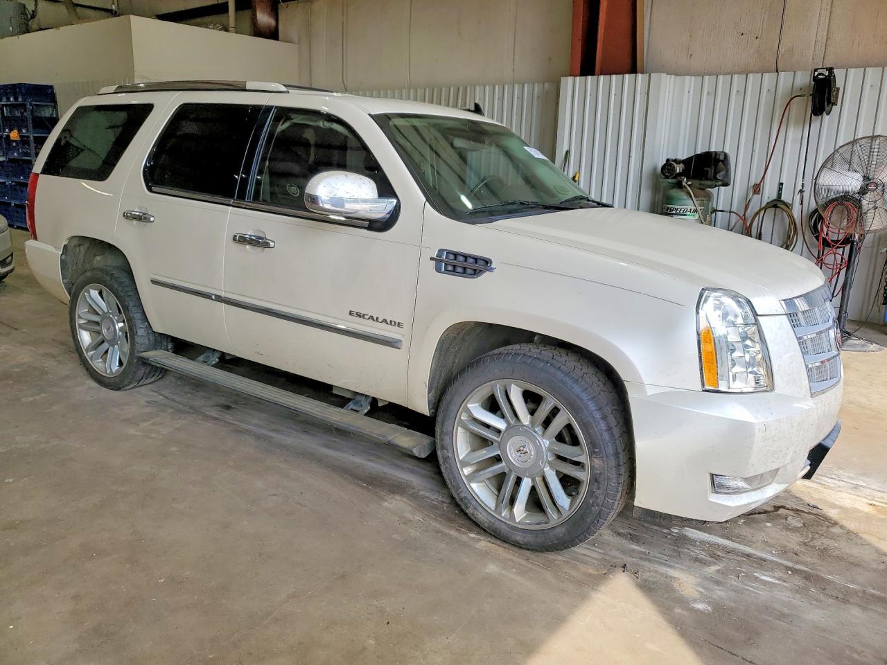 2012 Cadillac Escalade Platinum - Image 4