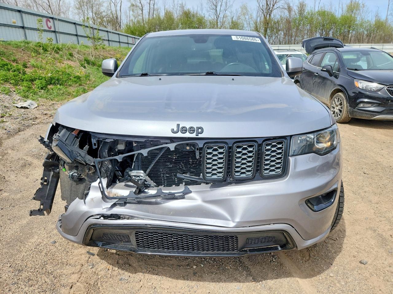 2020 Jeep Grand Cherokee Laredo - Image 5