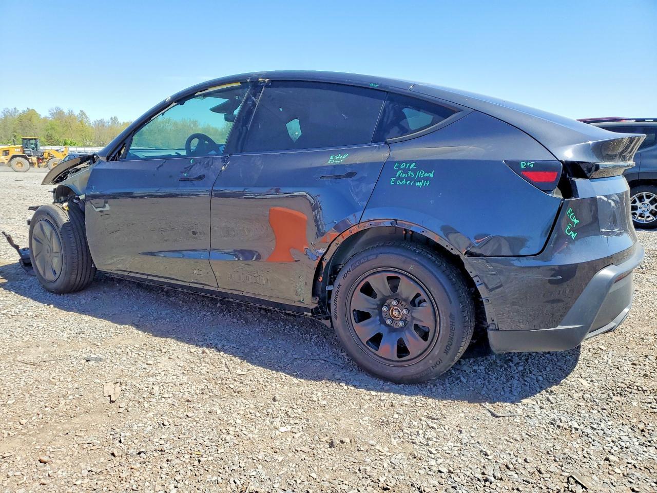 2026 Tesla Model Y - Фото 2