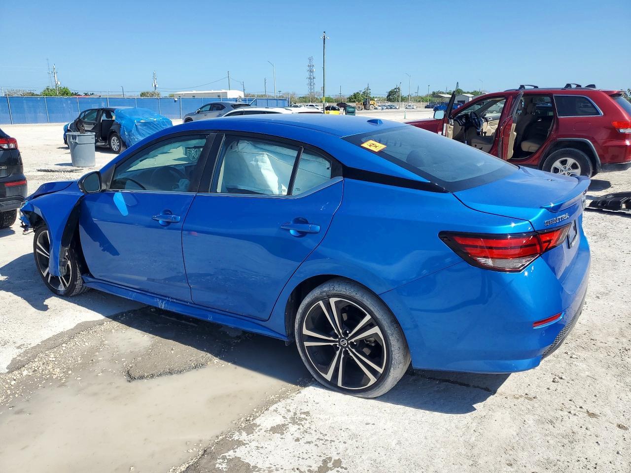 2022 Nissan Sentra Sr - Image 2