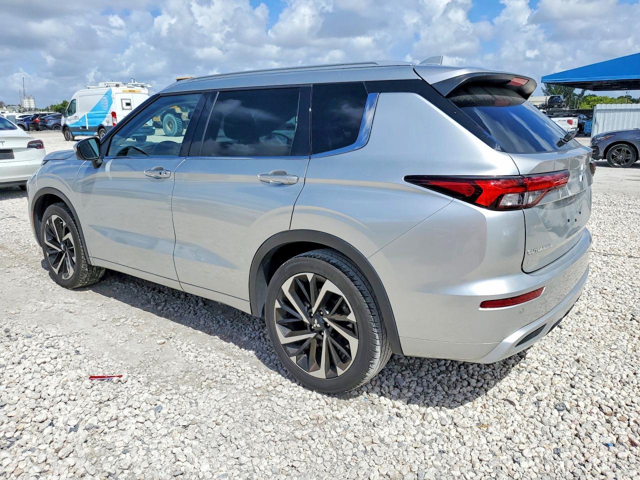 2023 Mitsubishi Outlander Sel - Фото 2
