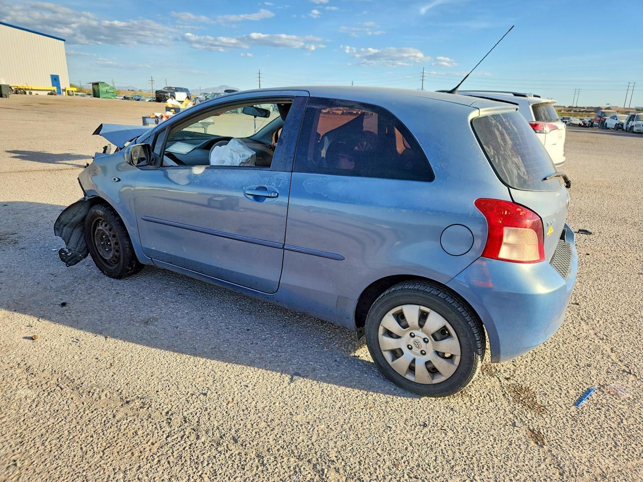 2008 Toyota Yaris Base - Image 2