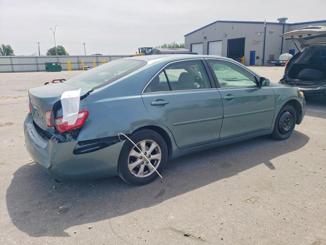2009 Toyota Camry Le - Image 3