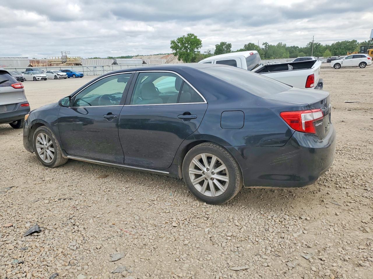 2013 Toyota Camry Le - Фото 2