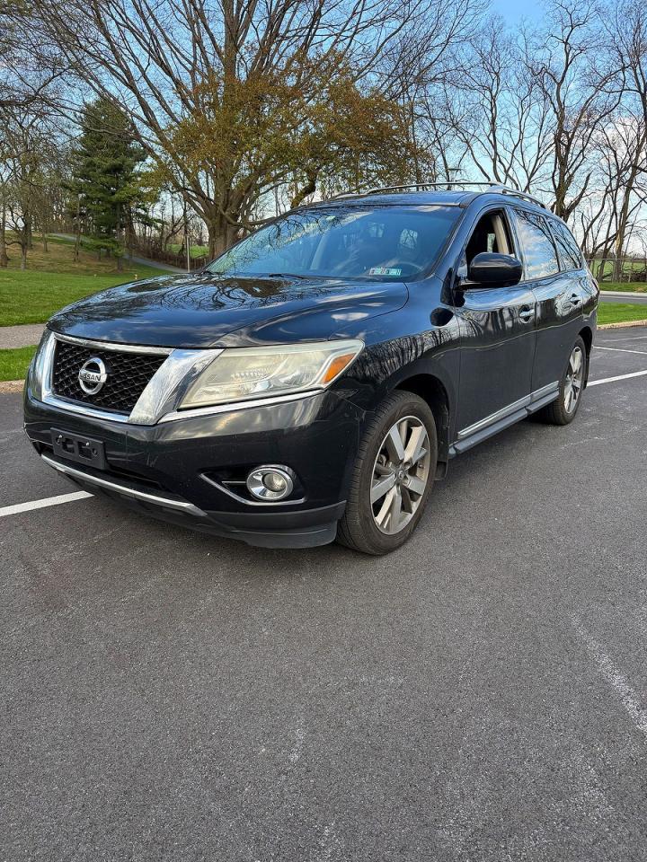 2015 Nissan Pathfinder Platinum - Image 2