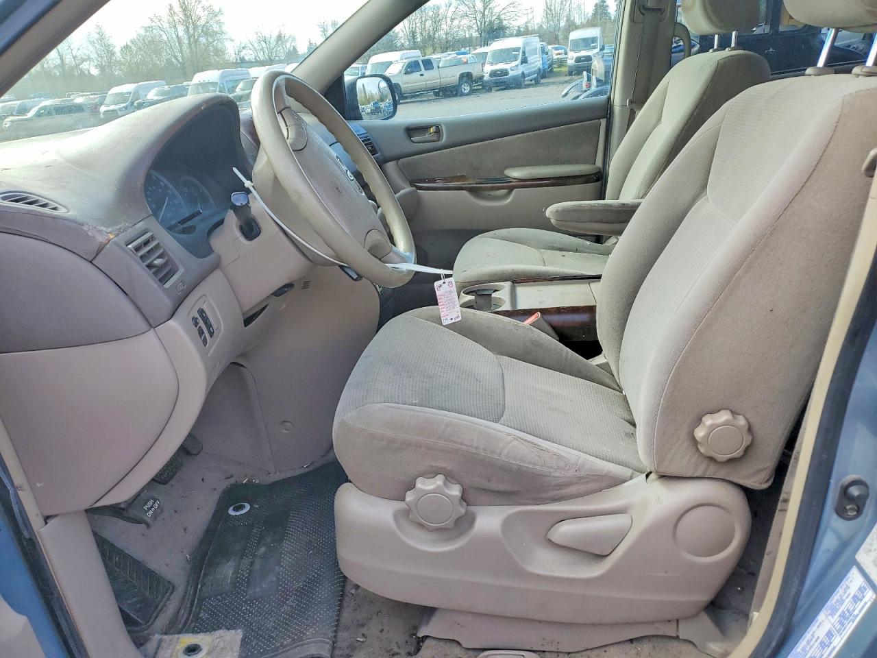 2004 Toyota Sienna Le 7 Passenger - Image 7
