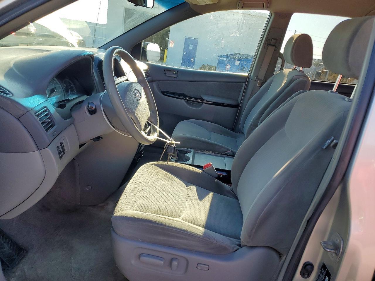 2005 Toyota Sienna Le - Фото 7