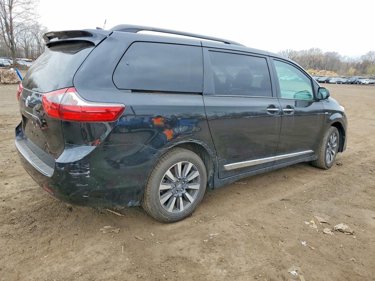 2020 Toyota Sienna Xle 7-Passenger - Image 3