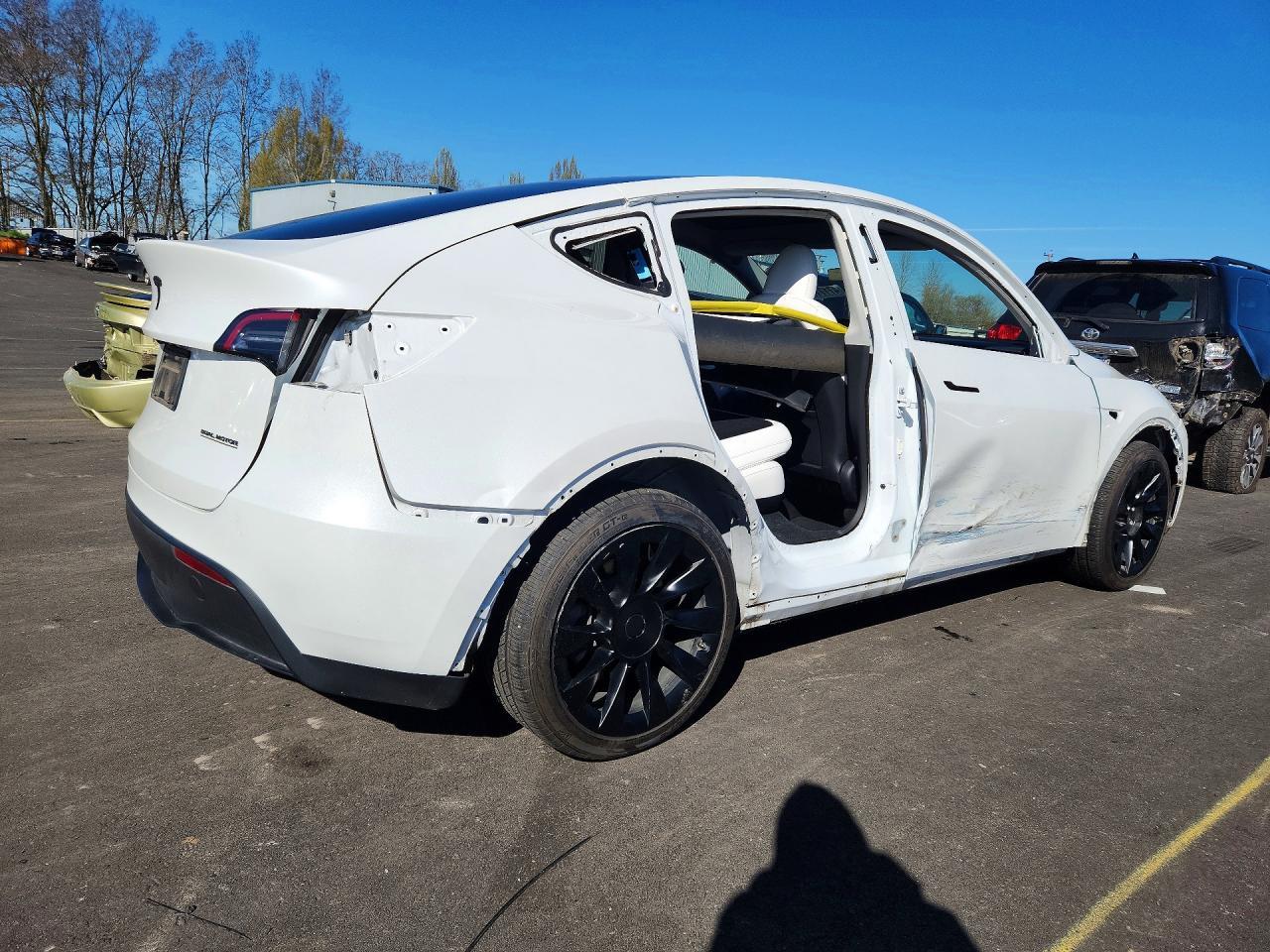 2024 Tesla Model Y - Фото 3
