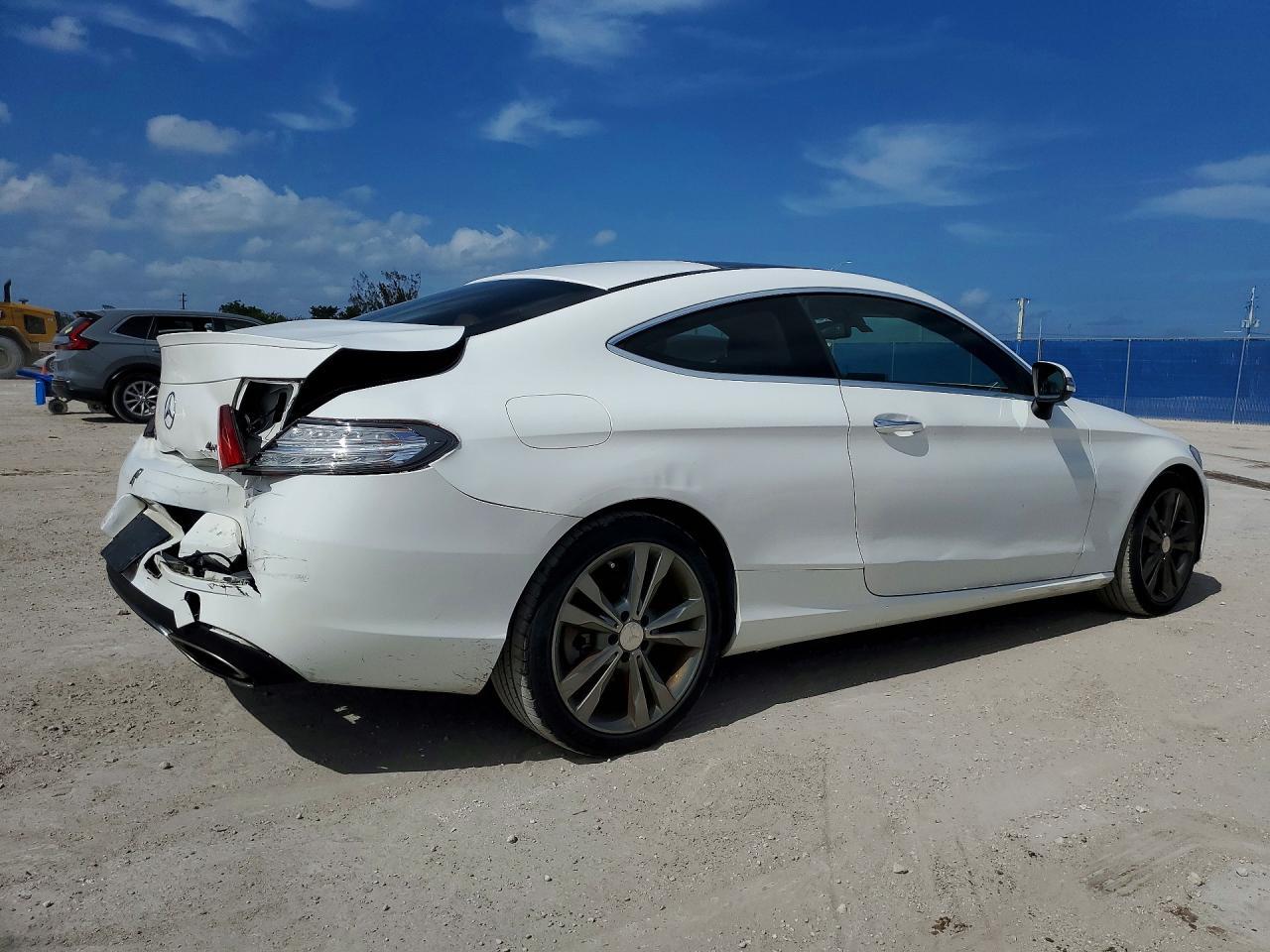 2018 Mercedes-Benz C 300 4Matic - Фото 3