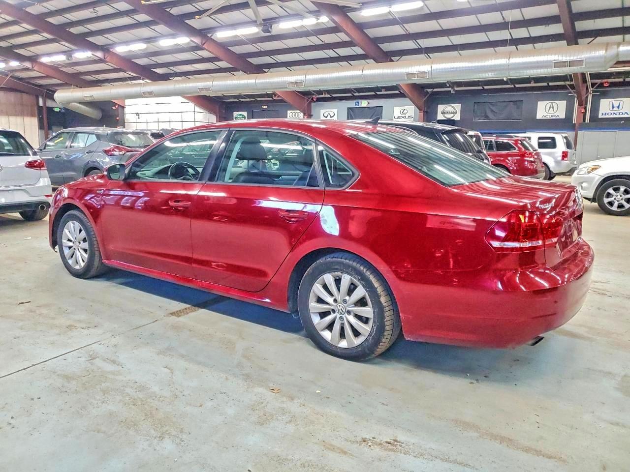 2015 Volkswagen Passat S - Фото 2