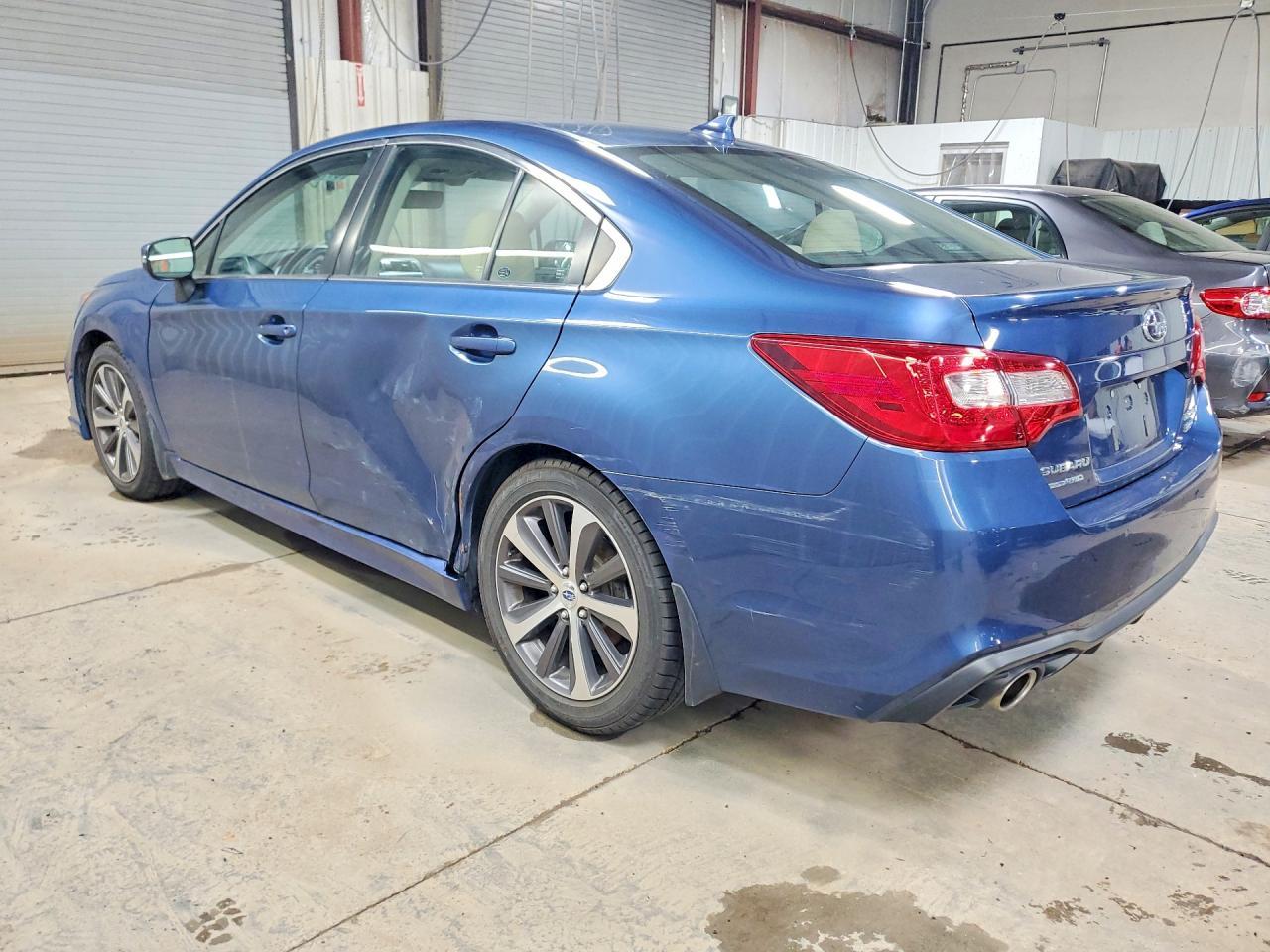 2019 Subaru Legacy 3.6R Limited - Фото 2