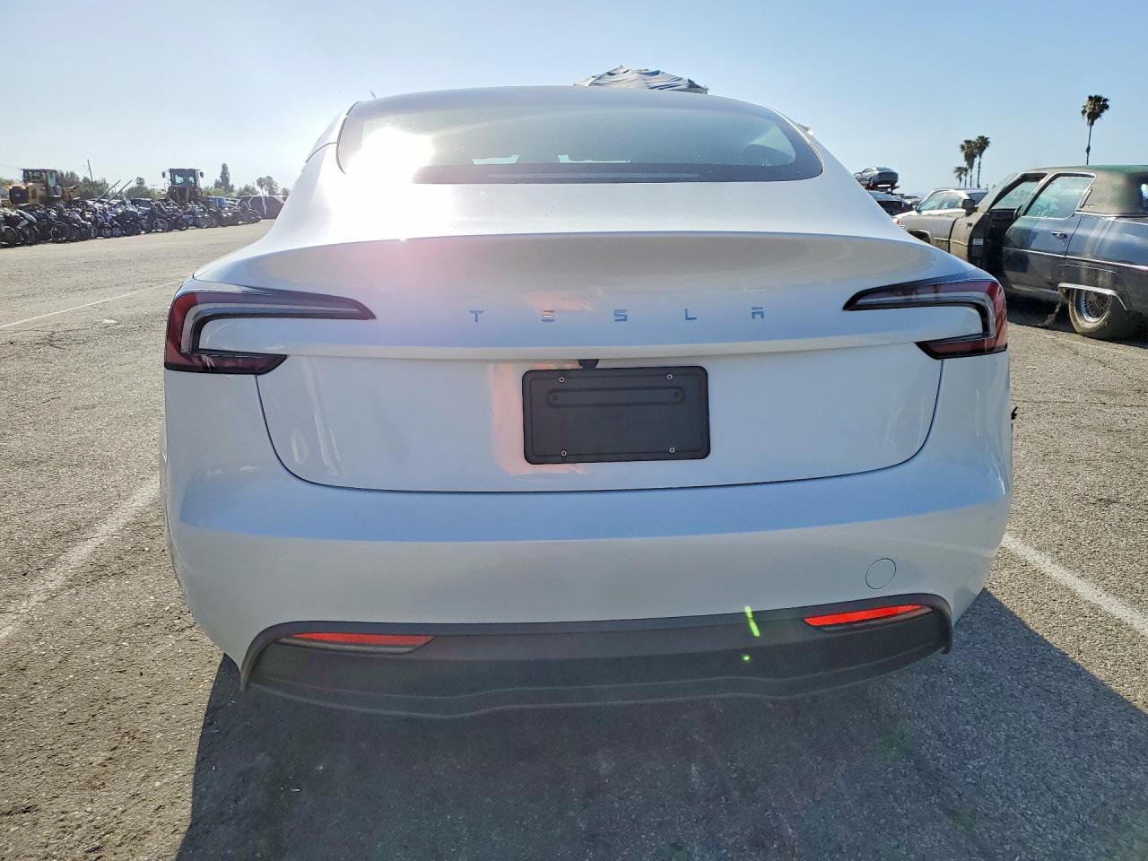 2025 Tesla Model 3 - Фото 6