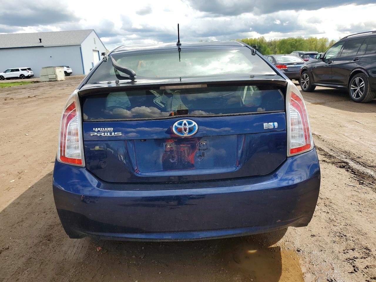 2015 Toyota Prius Two - Фото 6