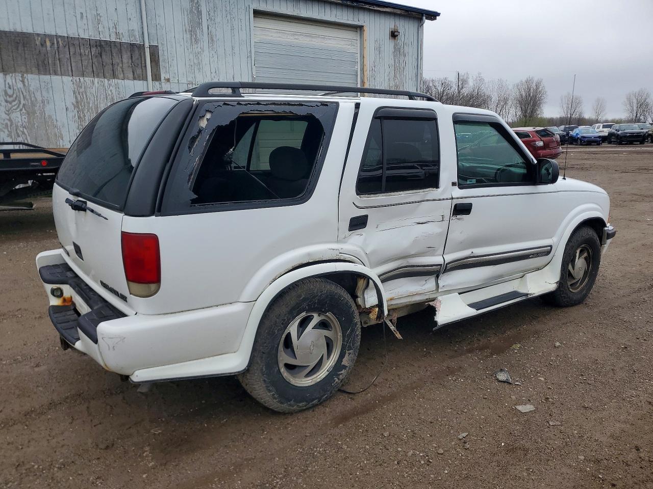 2001 Chevrolet Blazer - Image 3