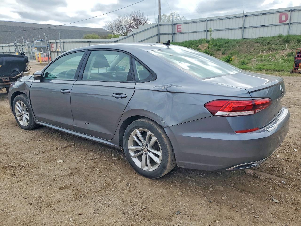 2021 Volkswagen Passat S - Фото 2