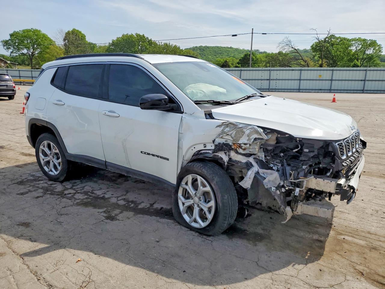 2024 Jeep Compass Latitude - Image 4